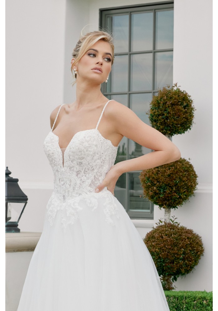A Line Organza Gown Woven Applique Soft Basque Waist - CH-NAJE1059