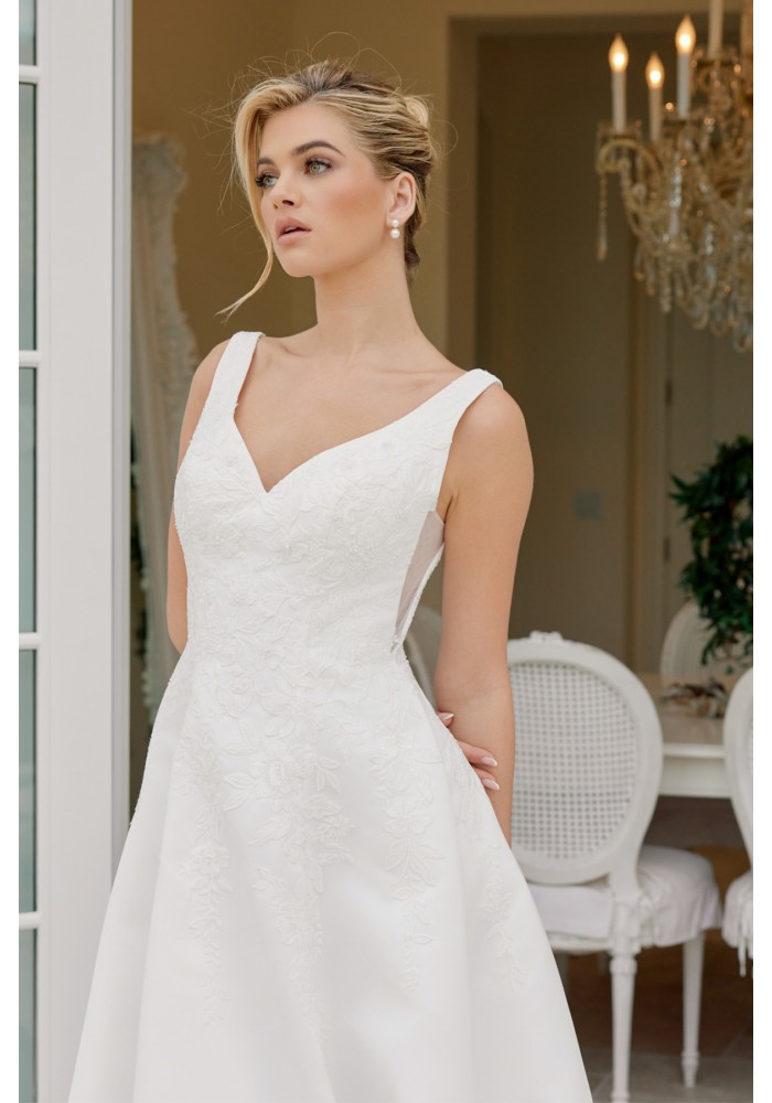 A Line Satin V-Neckline Applique Bodice Button Down Back - CH-NAJW1049