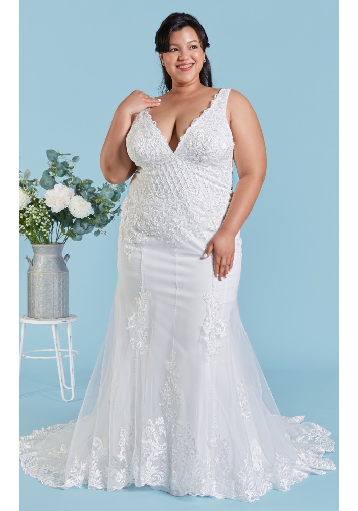Plus Size - The Mermaid V-Neck with a Mix of Geometric and Floral Motifs Wedding Dress - EVA