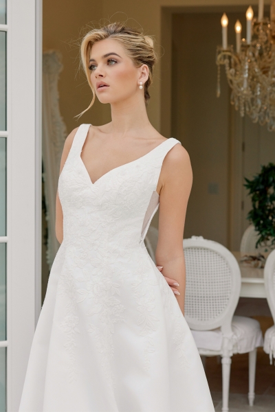 A Line Satin V-Neckline Applique Bodice Button Down Back - CH-NAJW1049