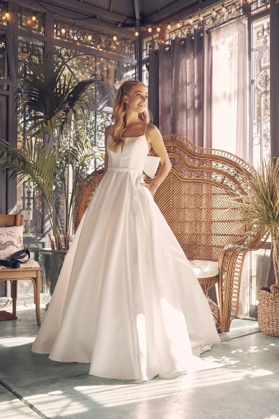 Wedding Dress - Paneled Bow Back Gown with Sweeping Train - CH-NAJE968